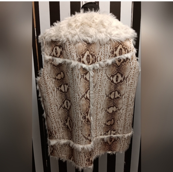 Fabulous furs vest - Picture 5 of 12